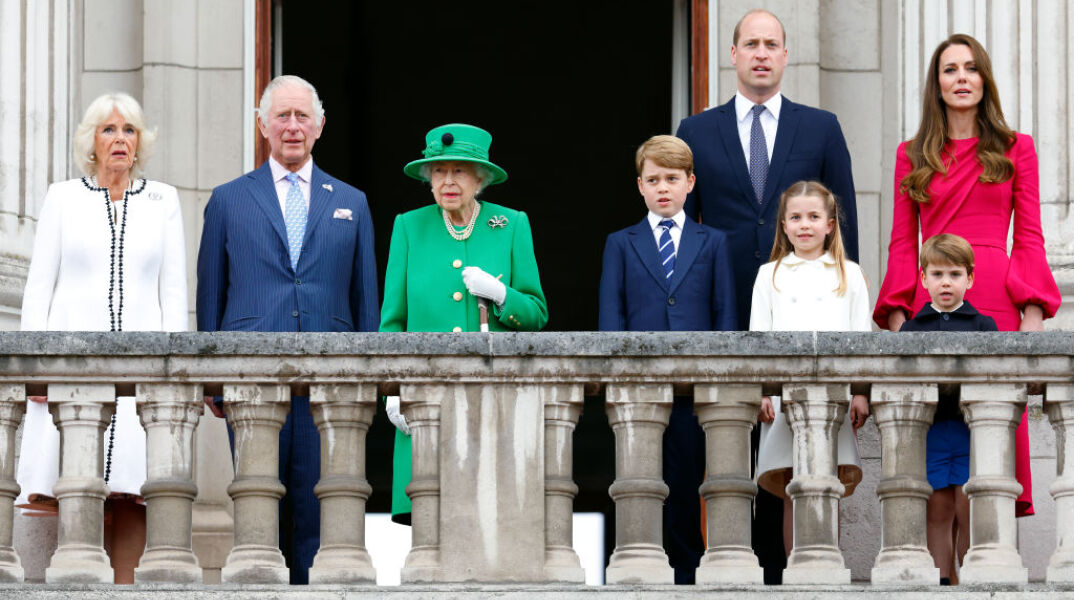 Ποιοι θα είναι οι νέοι ρόλοι των μελών της βασιλικής οικογένειας της Βρετανίας μετά τον θάνατο της Ελισάβετ