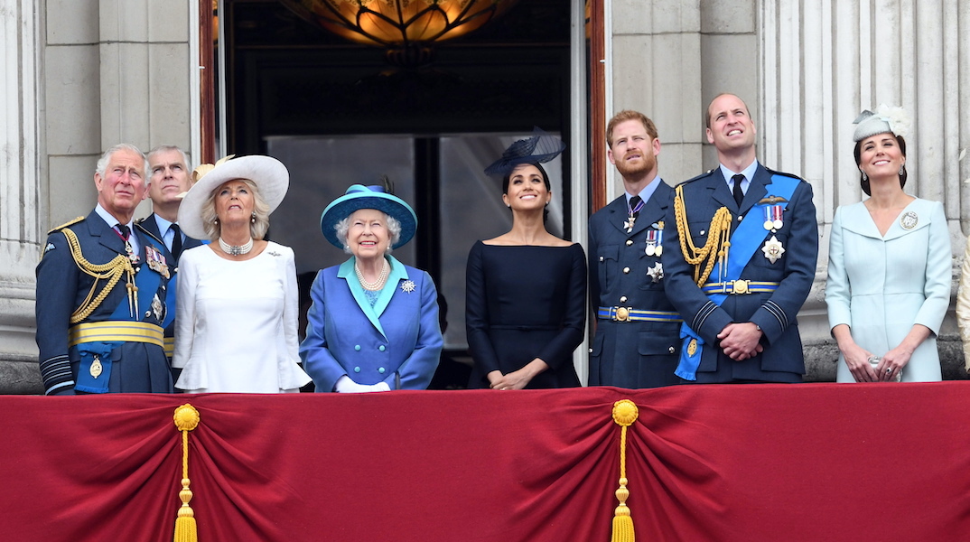 Βασιλική οικογένεια της Βρετανίας: Δύο νέα βιβλία βγάζουν άπλυτα στη φόρα