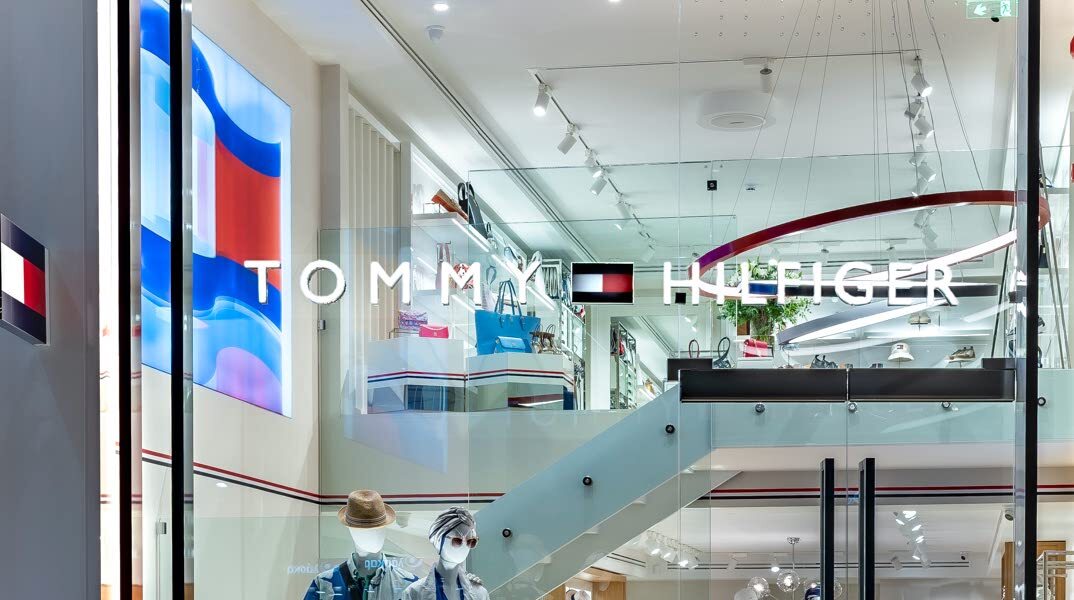 Εντυπωσιακή ανακαίνιση στο κατάστημα Tommy Hilfiger στη Γλυφάδα