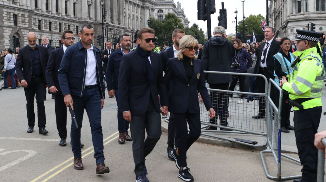 Emmanuel - Brigitte Macron: Στο κέντρο του Λονδίνου με look που συζητήθηκε