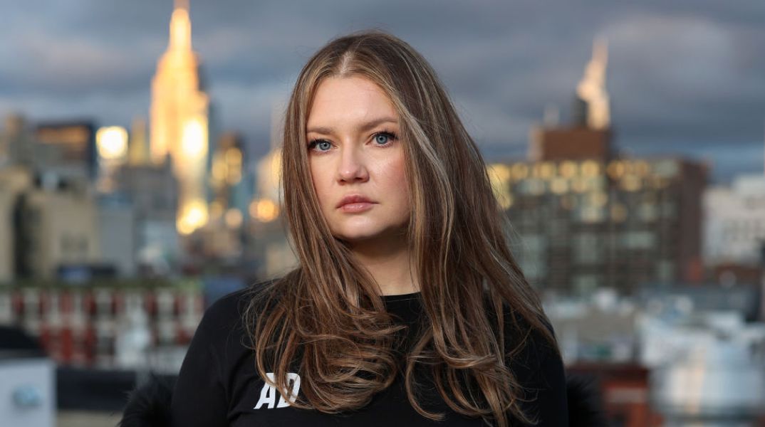 Anna Delvey: Η «ψεύτικη κληρονόμος» στην Εβδομάδα Μόδας της Νέας Υόρκης