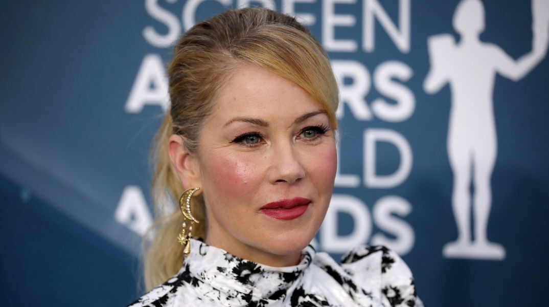 Η Κριστίνα Άπλγκεϊτ αποκαλύπτει ότι δεν βγαίνει πια από το σπίτι λόγω της σκλήρυνσης κατά πλάκας - Περιγράφει τον πόνο που βιώνει ως «ανυπόφορο και μόνιμο».