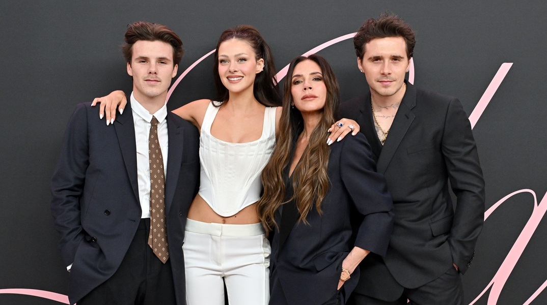 Κρουζ Μπέκαμ, Νίκολα Πελτζ, Βικτόρια Μπέκαμ και Μπρούκλιν Μπέκαμ