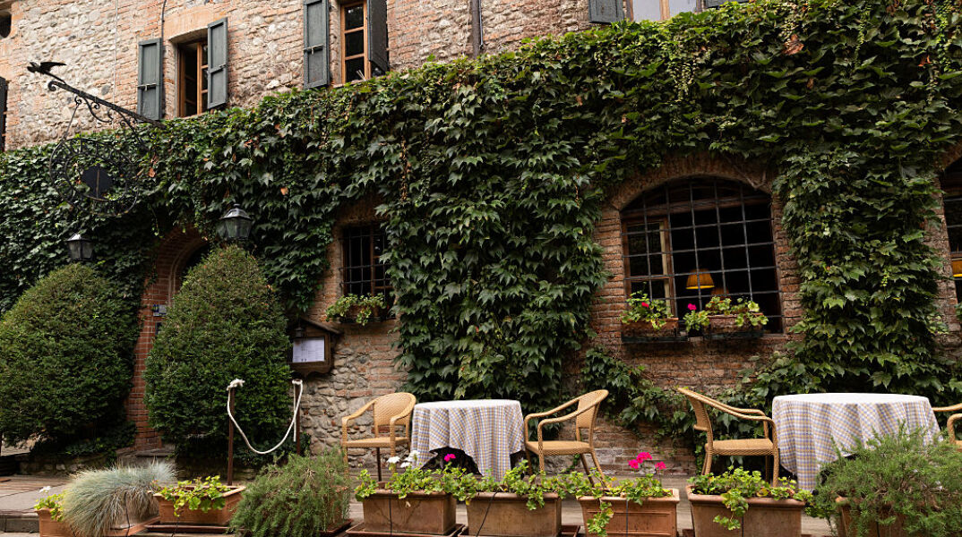 Ιδιωτικό αντίο στον Τζόρτζιο Αρμάνι – Πένθος στην Ιταλία για τον θρύλο της μόδας