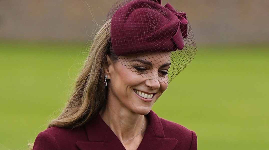 Κέιτ Μίντλετον: Μια καρφίτσα της Νταϊάνα και ένα κατακόκκινο φόρεμα αρκούσαν 