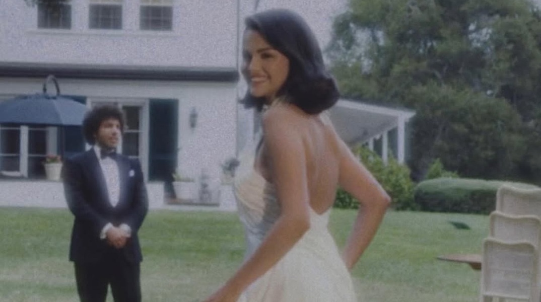 Η Σελένα Γκόμεζ παντρεύτηκε τον Μπένι Μπλάνκο σε μια λαμπερή τελετή στη Σάντα Μπάρμπαρα