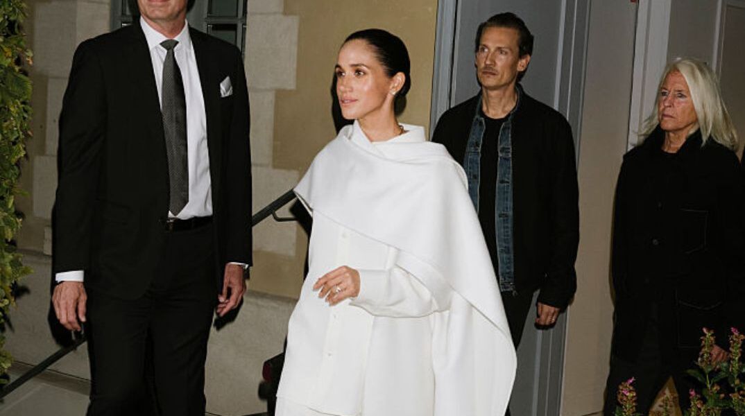 Η Mέγκαν Μαρκλ έκανε την έκπληξη στο σόου του οίκου Balenciaga στο Παρίσι