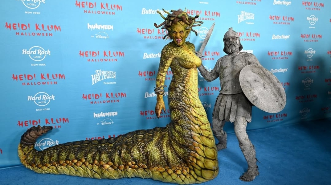 Αγνώριστη η Χάιντι Κλουμ - Μεταμορφώθηκε σε Μέδουσα για το φετινό της Χάλογουιν πάρτι 