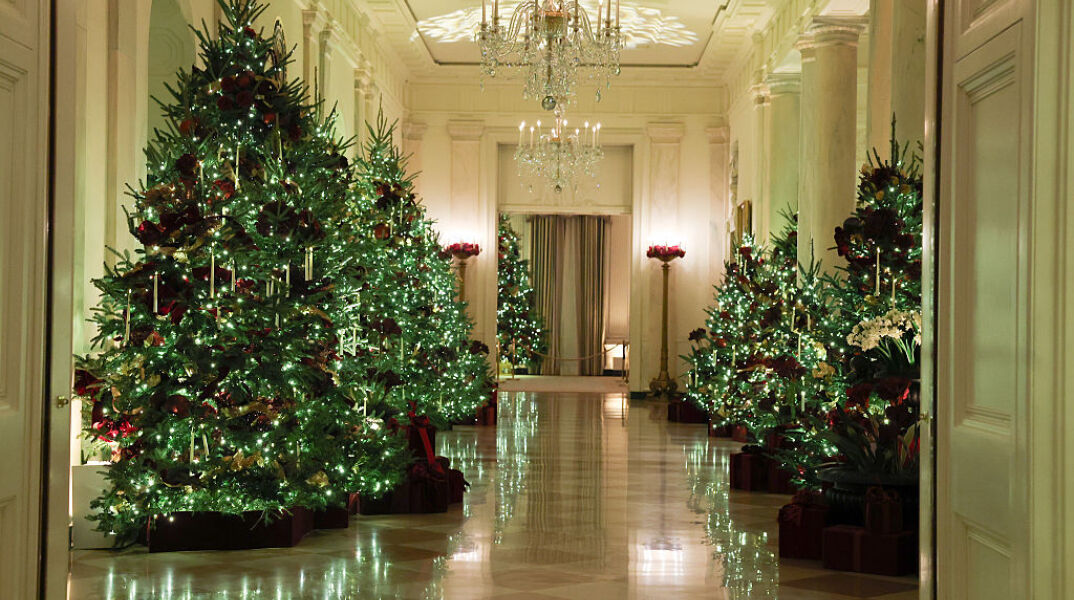 Μελάνια Τραμπ: Υποδέχεται τα Χριστούγεννα του 2025 με θέμα «Το Σπίτι της Καρδιάς»