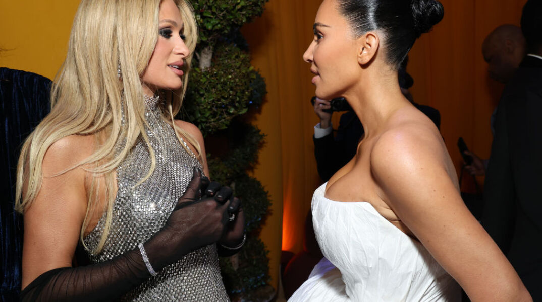 Κιμ Καρντάσιαν και Πάρις Χίλτον: Χριστουγεννιάτικη επανένωση μετά από χρόνια on–off φιλίας