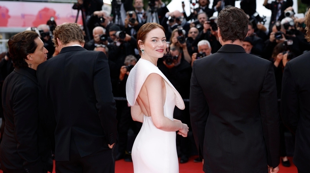 Pantone 2026: Το Cloud Dancer στα πιο stylish looks των celebrities