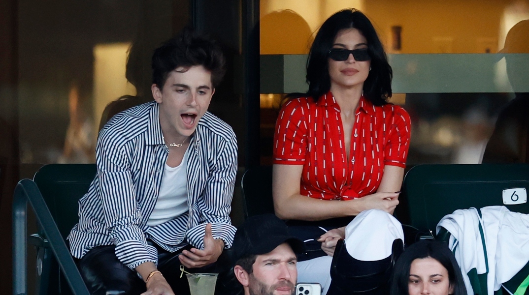 Η Κάιλι Τζένερ και ο Τιμοτέ Σαλαμέ παρακολουθούν αγώνα τένις