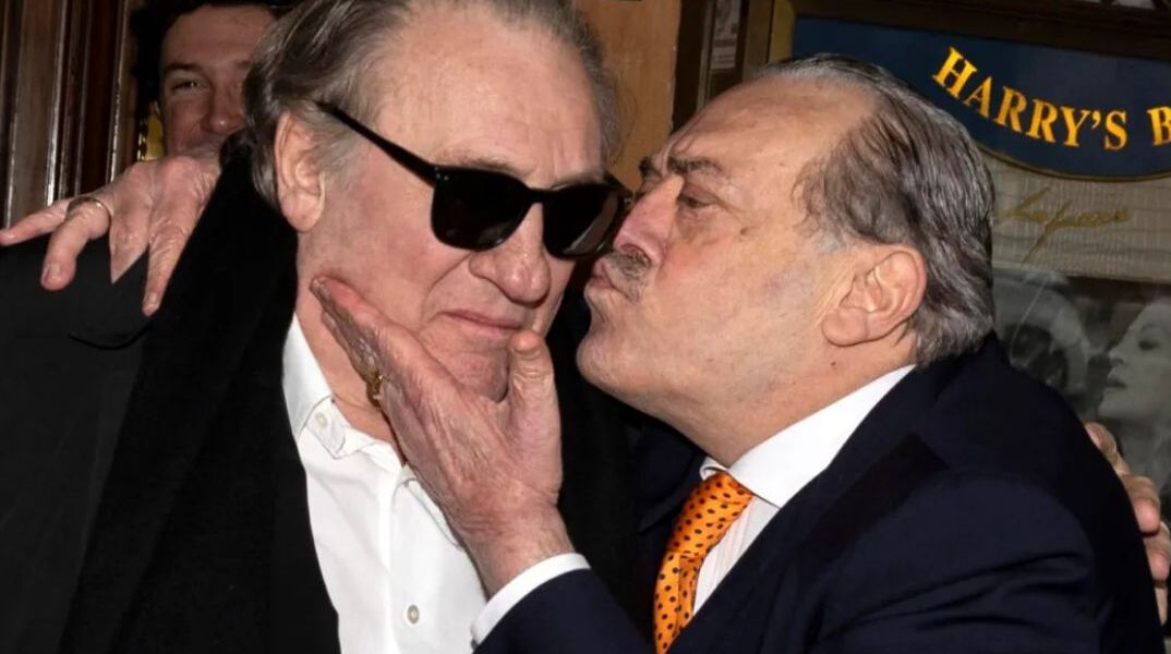 Φιλί συμφιλίωσης: Ο Ζεράρ Ντεπαρντιέ ζήτησε συγγνώμη από τον παπαράτσι που είχε χτυπήσει