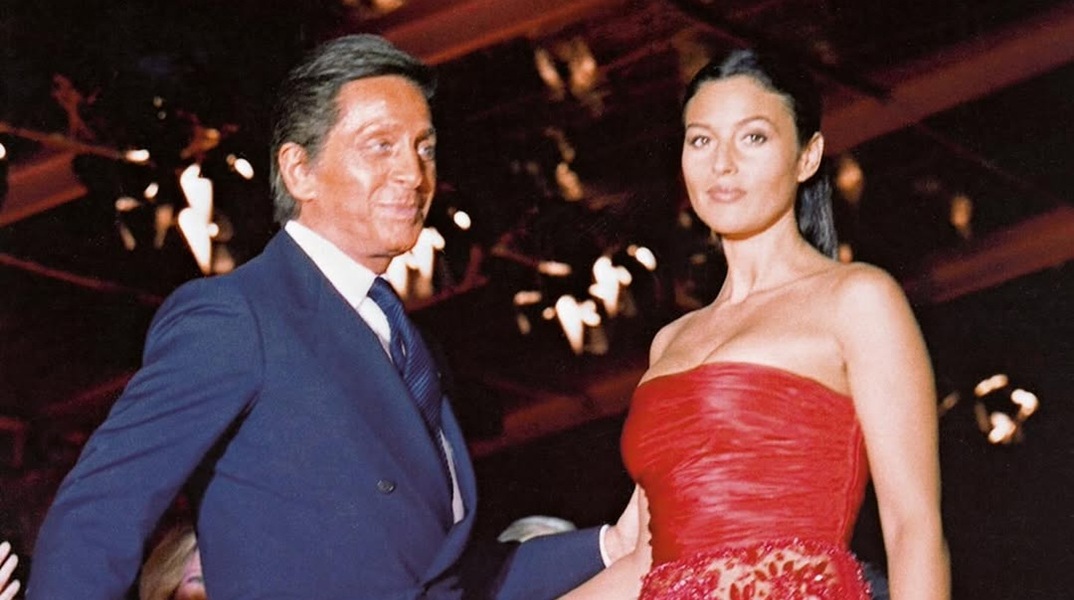 Η Μόνικα Μπελούτσι αποχαιρετά τον Βαλεντίνο: «Σπουδαίος καλλιτέχνης και ξεχωριστός άνθρωπος»