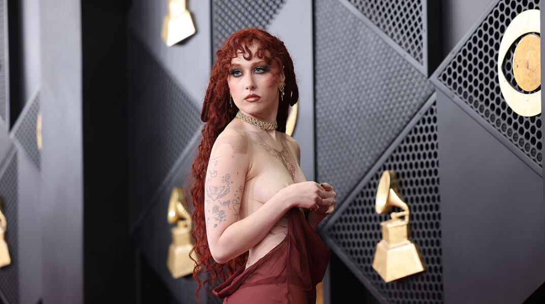Τι συνέβη με το φόρεμα της Τσαπέλ Ρόουν στα Grammys 2026 – και γιατί έγινε θέμα συζήτησης