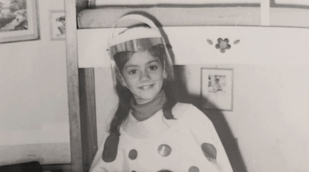 Η Μανίνα Ζουμπουλάκη ντυμένη αστροναύτης