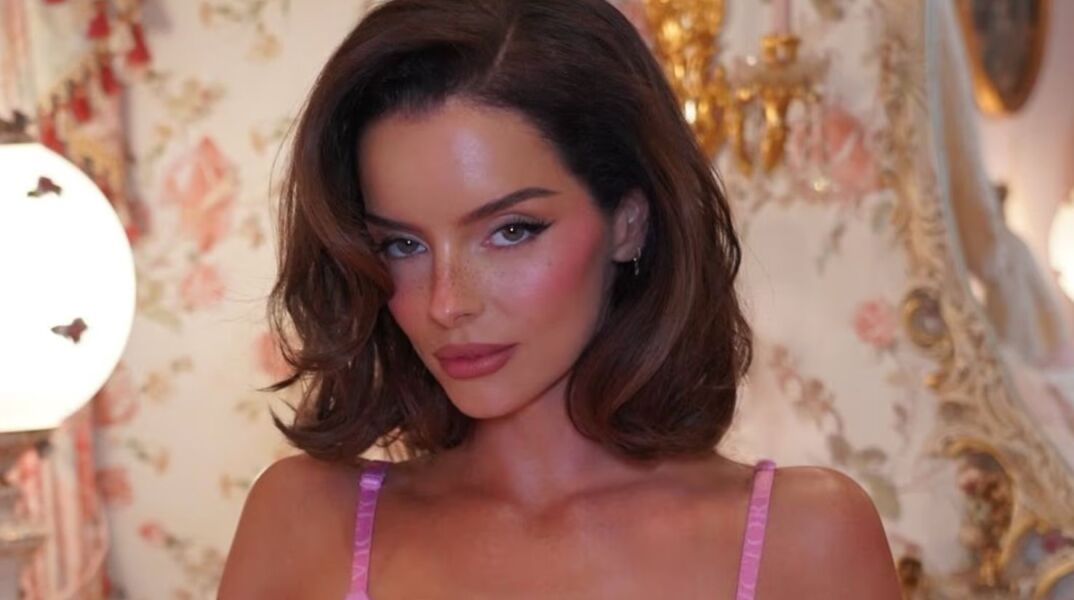 Μόρα Χίγκινς: Από παίκτρια του Love Island σε deal εκατομμυρίων με τη Victoria’s Secret