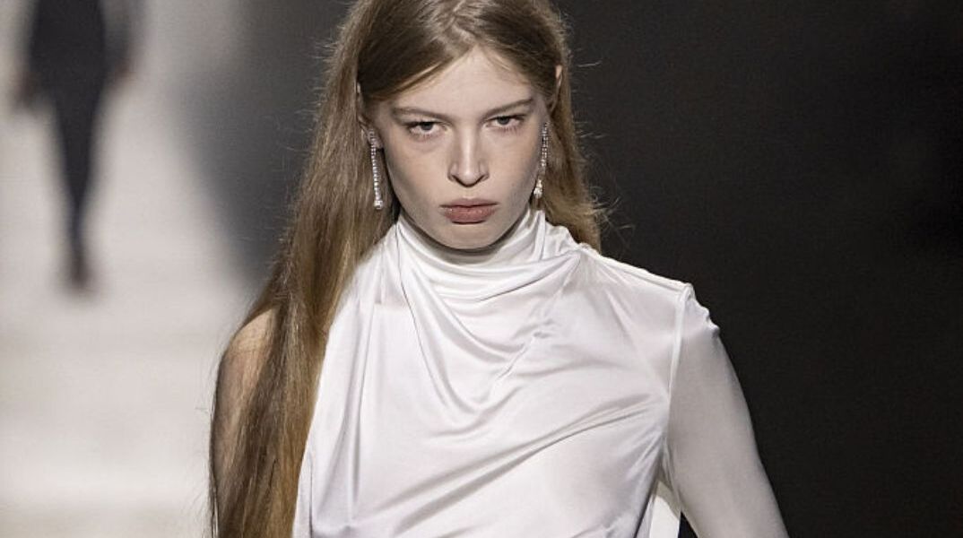 κορη έλον μασκ