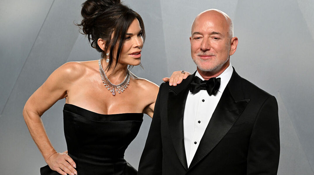 Ένα βλέμμα και πολλά σχόλια: Το στιγμιότυπο Σάντσεζ - Μπέζος στα Oscars που έγινε θέμα