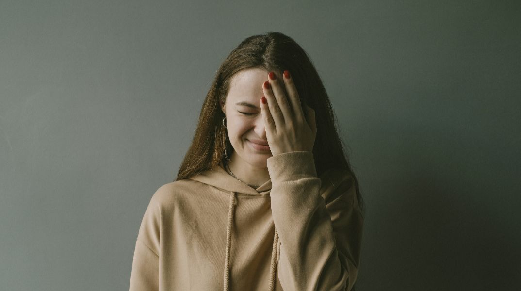 Το μυστικό για να μην νιώθεις αμήχανα – και δεν είναι αυτό που νομίζεις