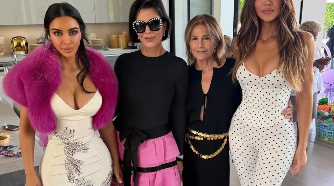 Πάσχα με Cavalli: Η Κιμ Καρντάσιαν ντύθηκε για πασαρέλα στο σπίτι της και την τρόλαραν