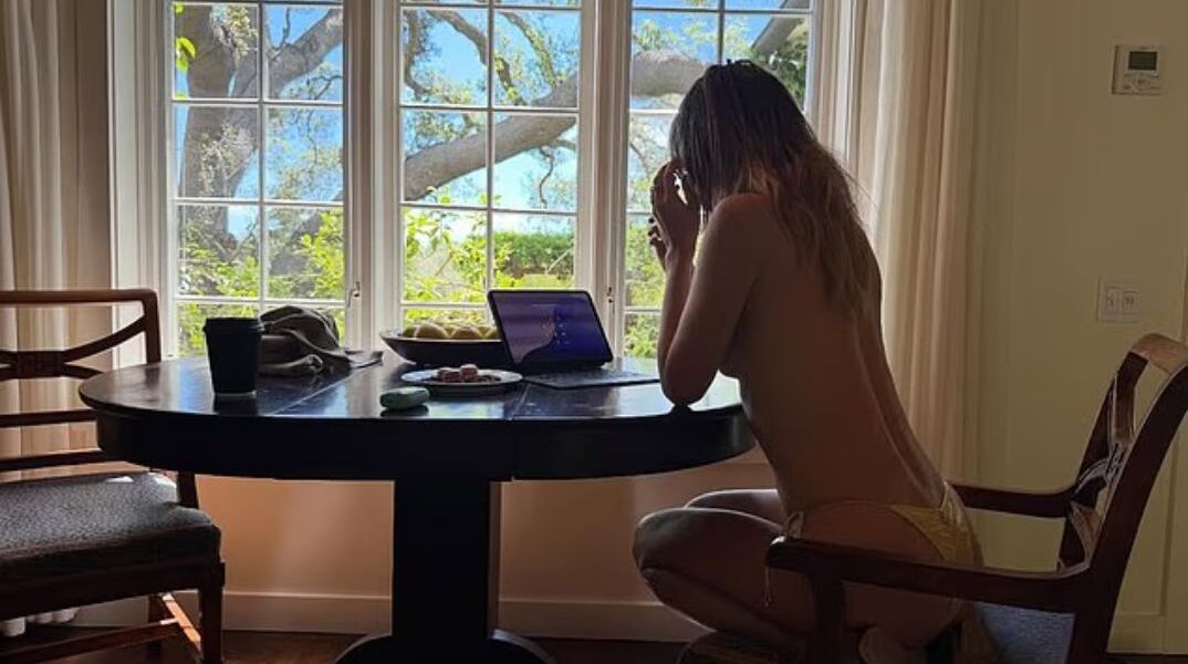 Σούκι Γουότερχαουζ χωρίς φίλτρα: Τολμηρές πόζες και «καυτά» στιγμιότυπα