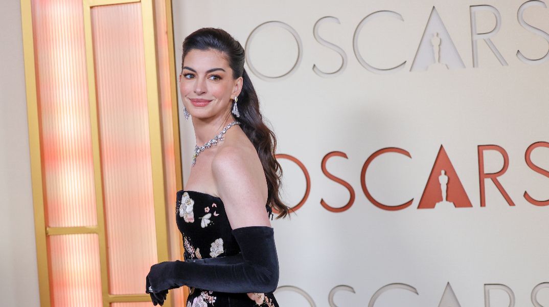 Η Αν Χάθαγουεϊ ανακηρύχθηκε από το People ως η πιο όμορφη γυναίκα στον κόσμο για το 2026