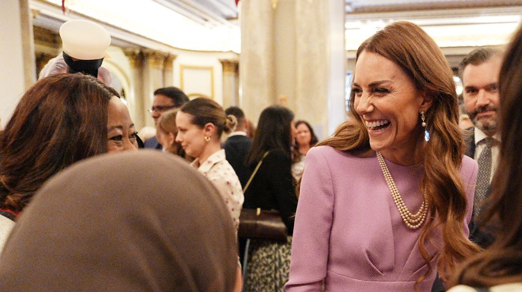 Κέιτ Μίντλετον: Συγκινητικός φόρος τιμής στη Βασίλισσα Ελισάβετ με εμβληματικά μαργαριτάρια από το 1947