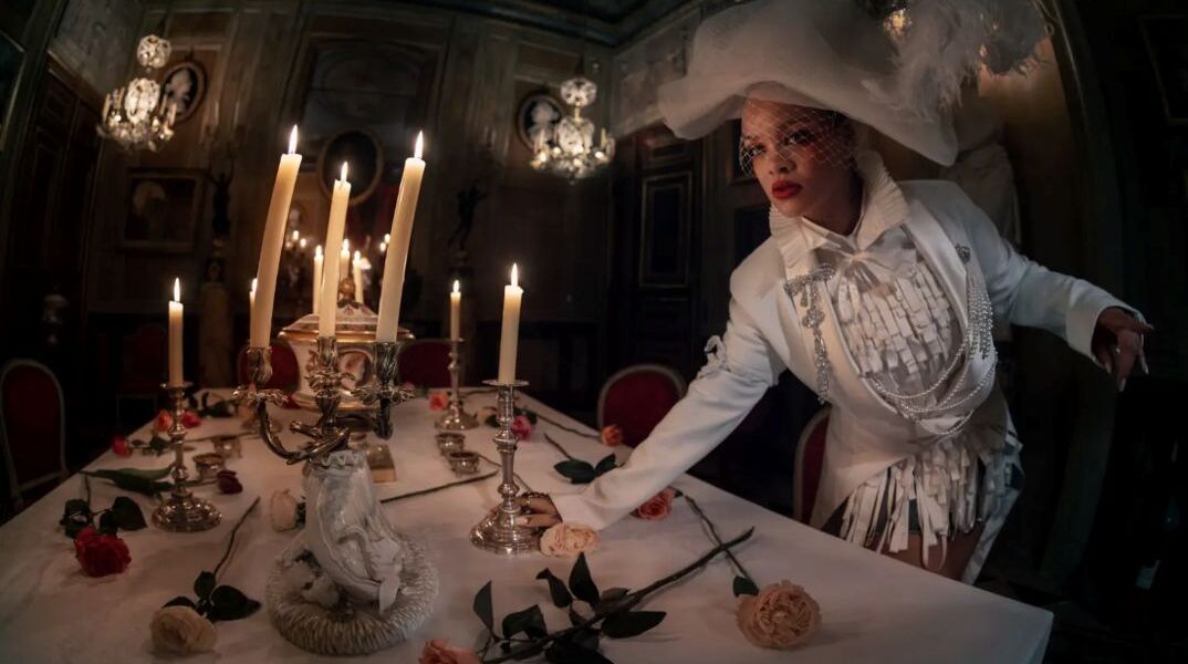 H Ριάνα στη φωτογράφηση του περιοδικού W