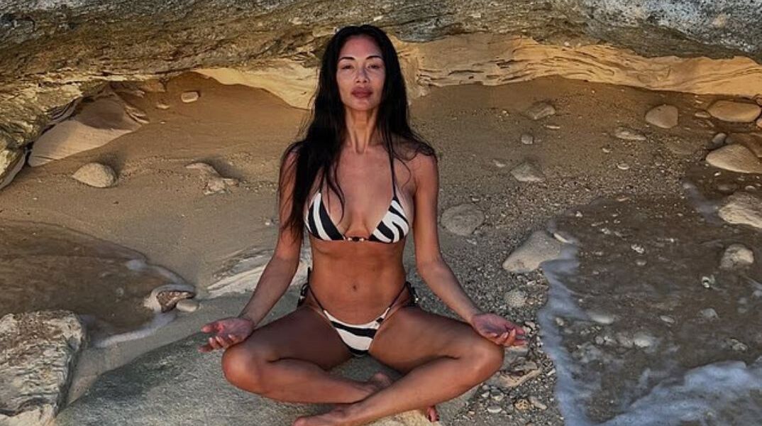 H Νικόλ Σέρζινγκερ εντυπωσιάζει με bikini και αφιέρωση στη «Μητέρα Γη»