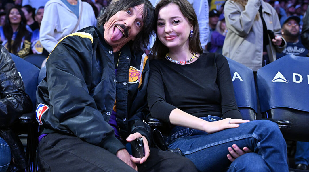 «Δεν είμαι gold digger»: Η Αϊλίν Κέλι απαντά για τη σχέση με τον Άντονι Κίντις των Red Hot Chili Peppers