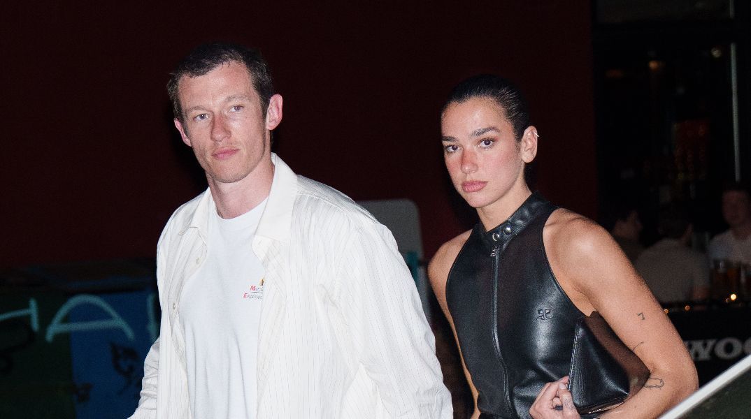 Ερωτευμένοι στη Ρώμη: Το φιλί και τα τρυφερές στιγμές της Ντούα Λίπα και του Κάλουμ Τέρνερ στη Φοντάνα Ντι Τρέβι