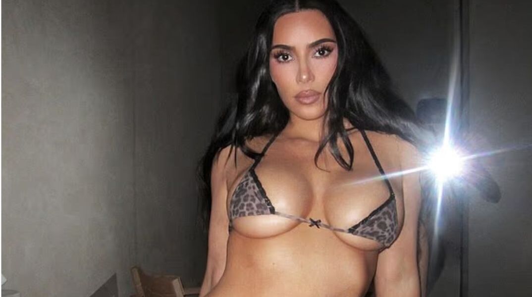 Η Κιμ Καρντάσιαν φωτογραφίζεται με micro lingerie και προκαλεί χαμό στα social media