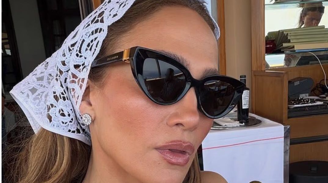  Η Τζένιφερ Λόπεζ βάζει φωτιά στο Instagram από την Σικελία