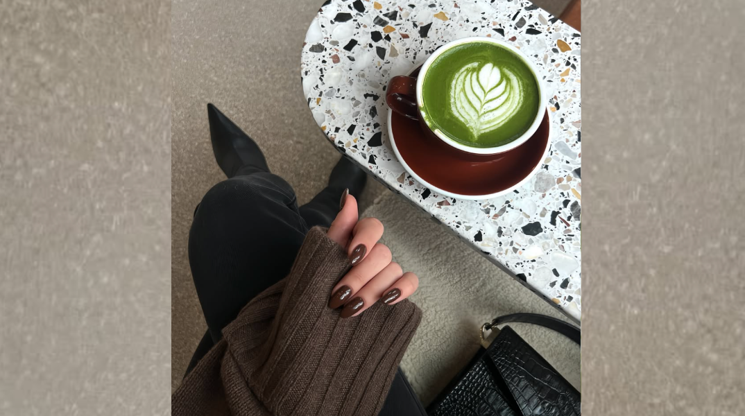 Σοκολατένια νύχια: Η τάση που θα βλέπεις παντού φέτος