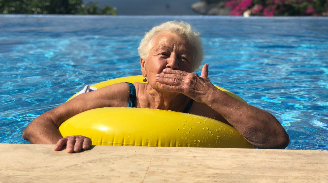 Όλοι μιλούν για το nonna-maxxing: Γιατί θέλουμε ξαφνικά να ζήσουμε σαν Ιταλίδες γιαγιάδες;