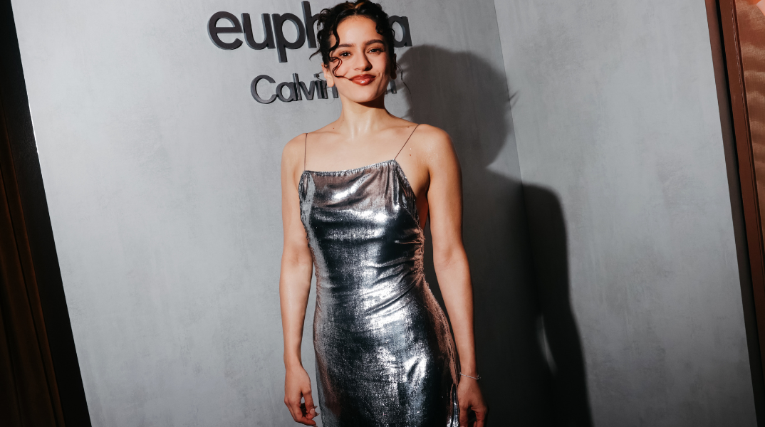 Η Ροζαλία μόλις μας έδειξε τα beauty trends του φθινοπώρου