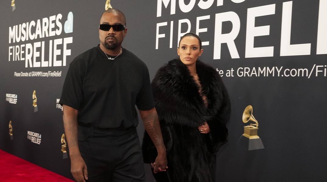 Ο Κάνιε Γουέστ και η Μπιάνκα Σενσόρι στο κόκκινο χαλί των Grammy