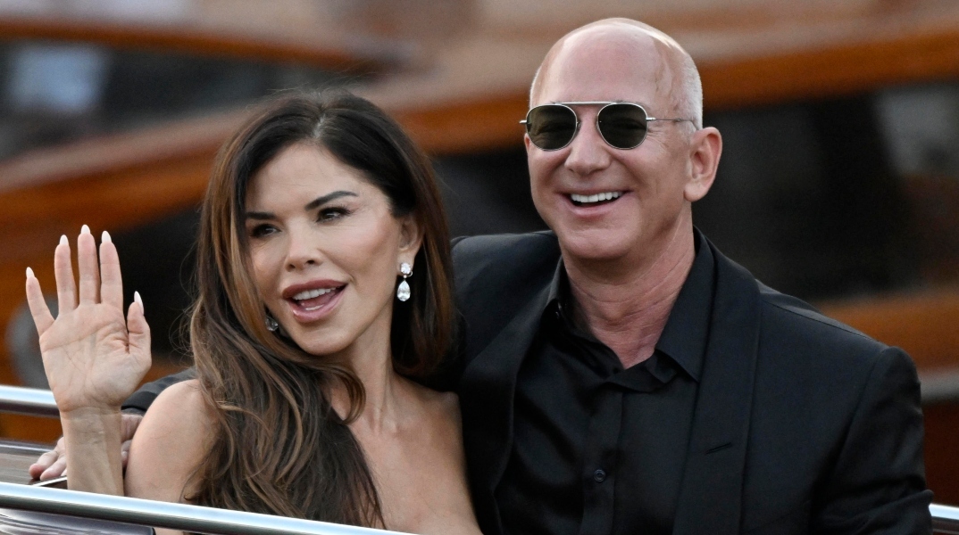 Ο Τζεφ Μπέζος και η Λόρεν Σάντσες