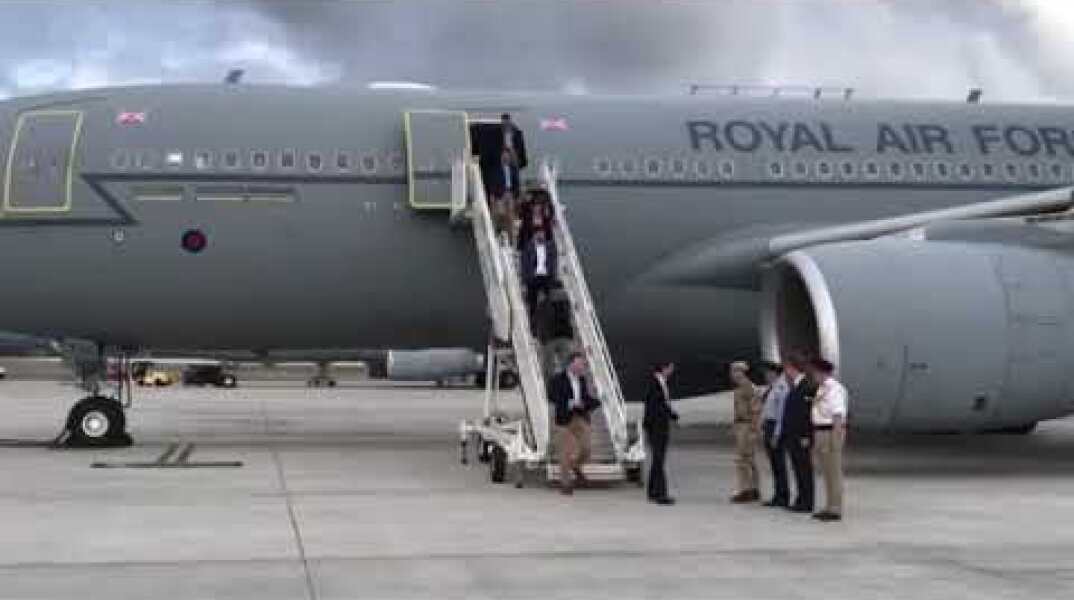 Η στιγμή άφιξης του Royal Air Force στην Κύπρο με Ουίλιαμ και Κέιτ