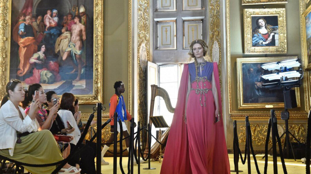 Επίδειξη της cruise συλλογής οίκου Gucci στο Παλάτσο Πίττι στη Φλωρεντία το 2017