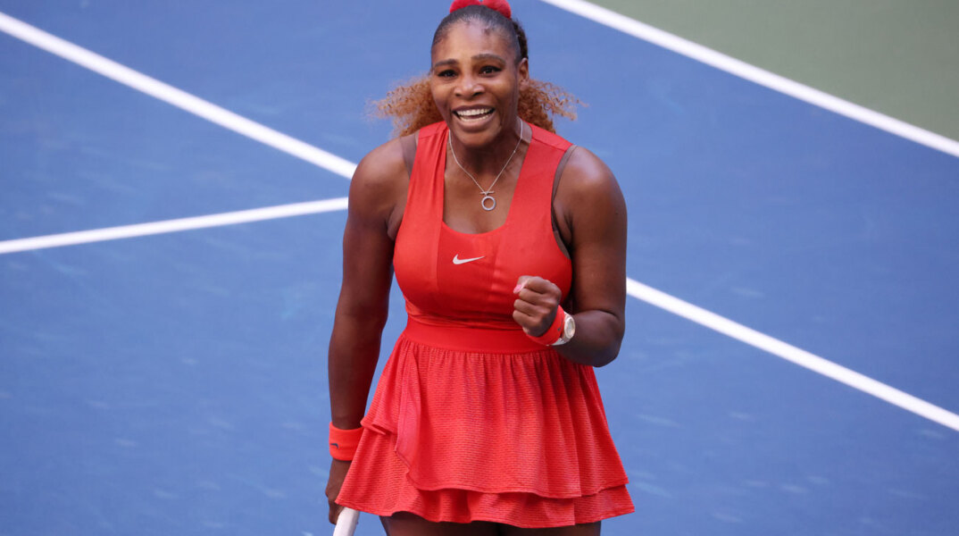 Η τενίστρια Serena Williams με κόκκινο σύνολο στους αγώνες U.S. Open 2020