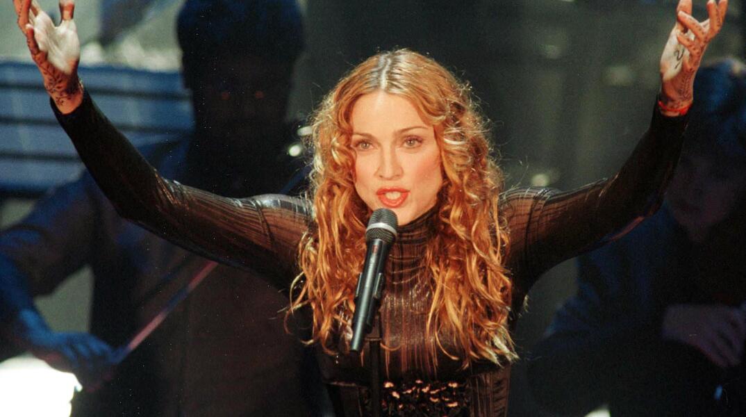 Η Madonna δίνει λεπτομέρειες για το σενάριο της ζωής της (video)