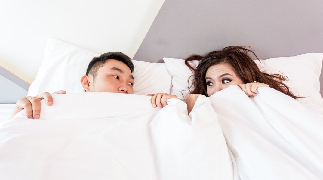 10 πράγματα που κάνουν τα αγαπημένα ζευγάρια πριν κοιμηθούν