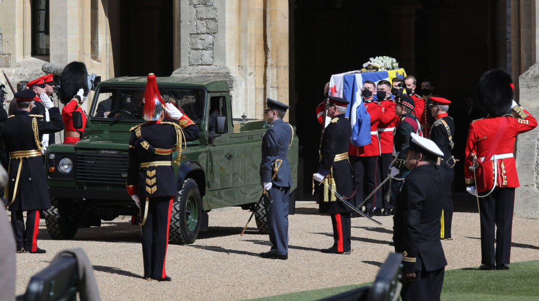 Πρίγκιπας Φίλιππος - Σε κλίμα συγκίνησης η κηδεία του στη Βρετανία