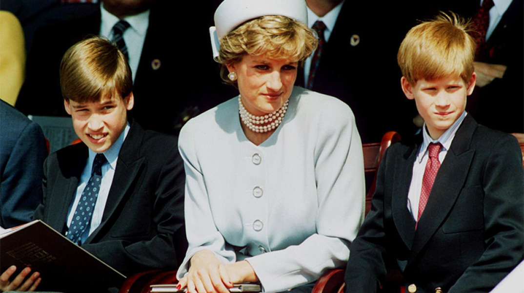  H πριγκίπισσα Νταϊάνα με τους γιους της Ουίλιαμ και Χάρι το 1995