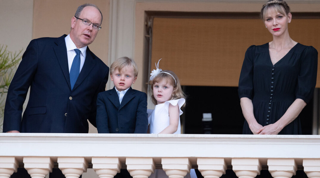 Ο πρίγκιπας Αλβέρτος, η πριγκίπισσα Σαρλίν και τα παιδιά τους στην ετήσια εκδήλωση εορτασμού του Αγ. Ιωάννη, στο Μονακό (23 Ιουνίου, 2020)