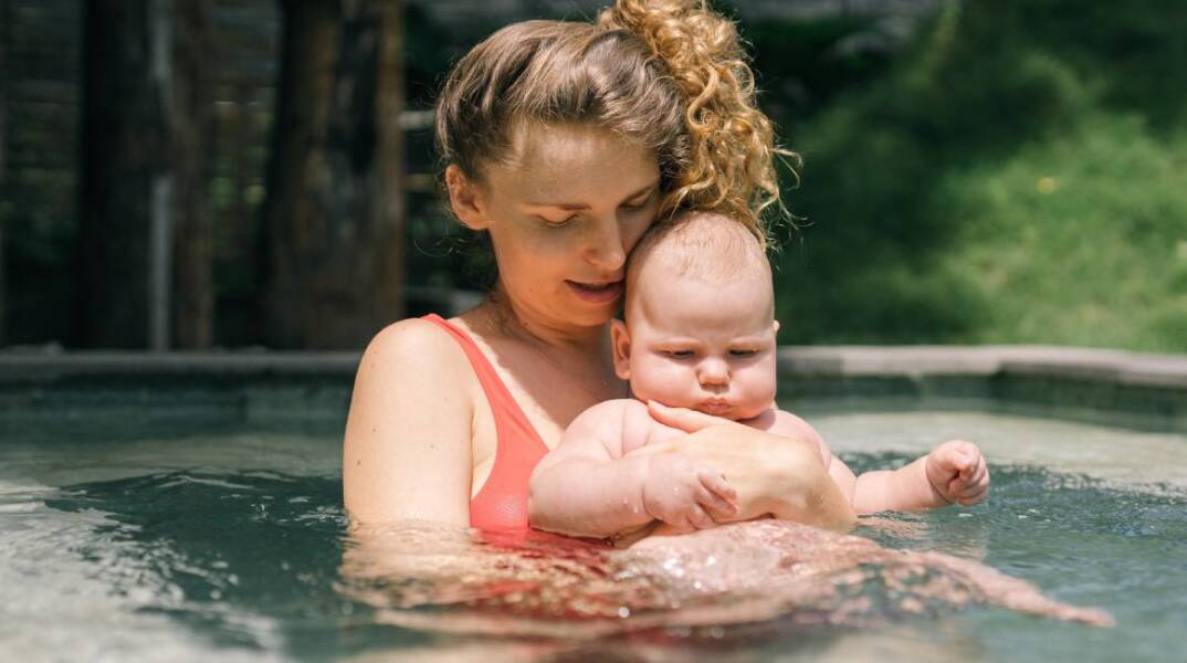 βρεφική κολύμβηση (baby swimming)