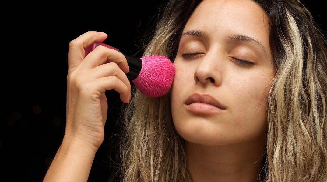 Συμβουλές ομορφιάς: 5 συνήθειες που πρέπει να τηρήσουμε στη ρουτίνα ομορφιάς μας για ένα υγιές, νεανικό και λαμπερό δέρμα.