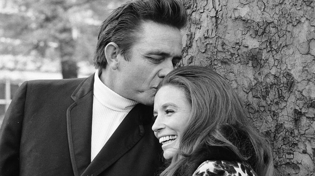 Ο θρύλος της κάντρι Johnny Cash και η τραγουδίστρια June Carter έζησαν έναν από τους μακροβιότερους έρωτες της σόουμπιζ.